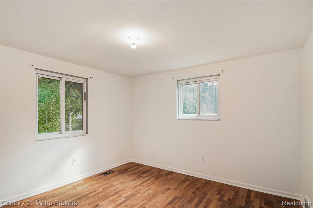 5391 Antoinette Drive, Grand Blanc, MI 48439 — Photo 24