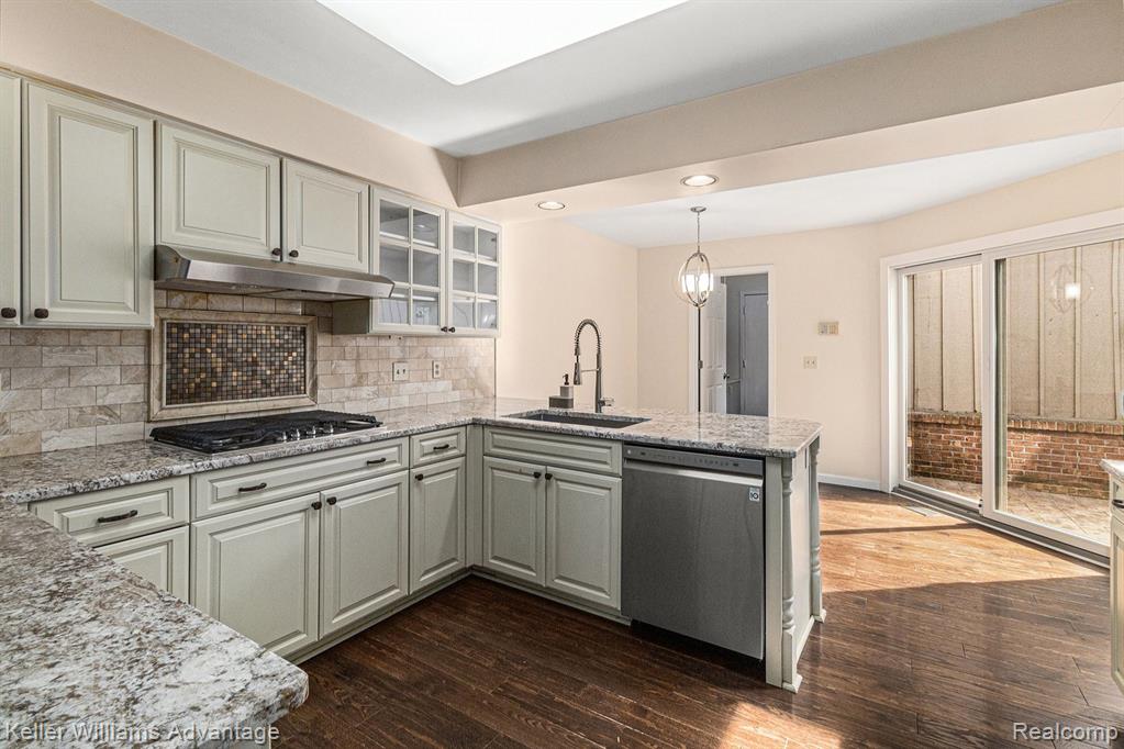 37614 Amber Drive, Farmington Hills, MI 48331 — Photo 12