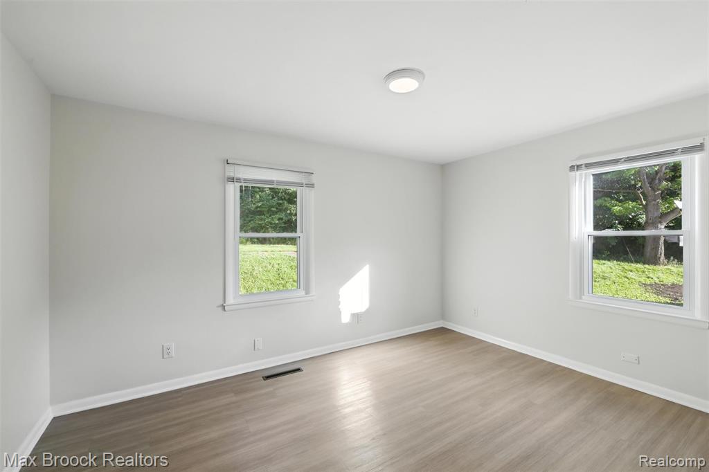 5561 Delmas Road, Clarkston, MI 48348 — Photo 18