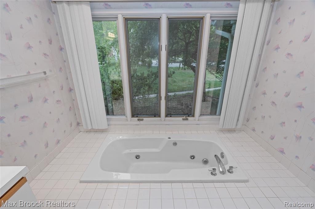 5199 Shenandoah Court, West Bloomfield, MI 48323 — Photo 27