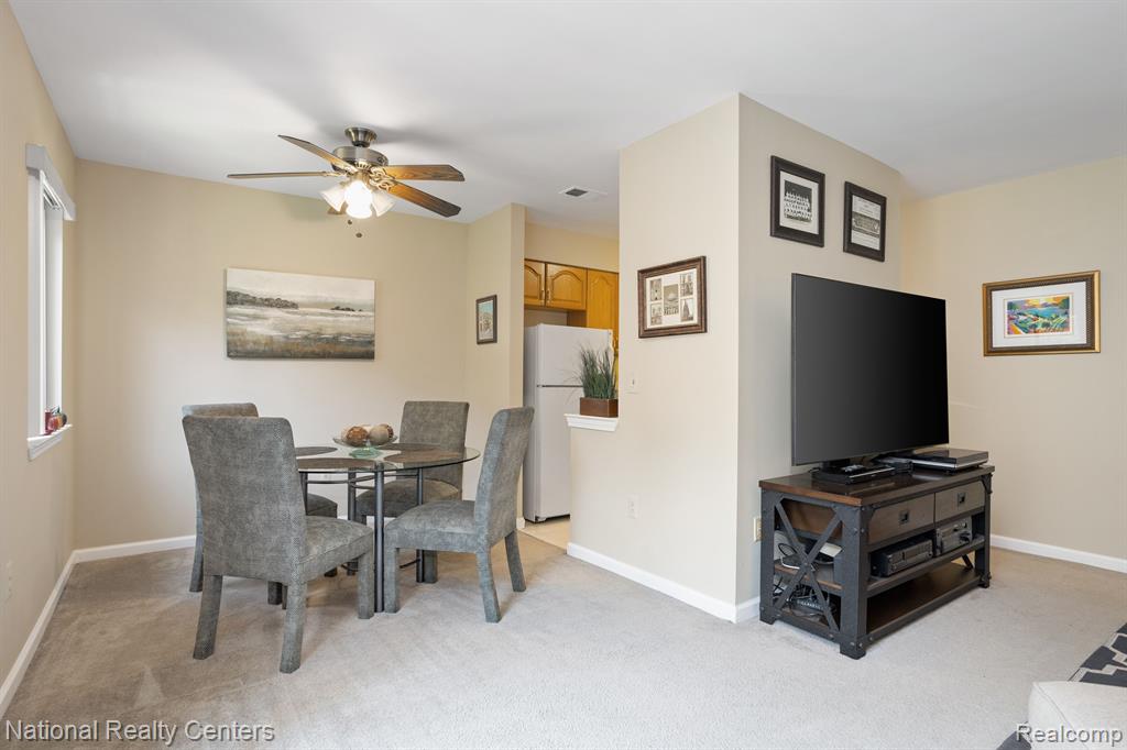 33907 PONDVIEW Circle, Livonia, MI 48152 — Photo 7
