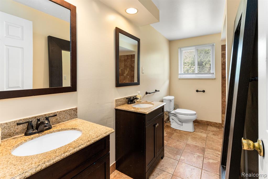 18230 RAINBOW Drive, Lathrup Village, MI 48076 — Photo 21