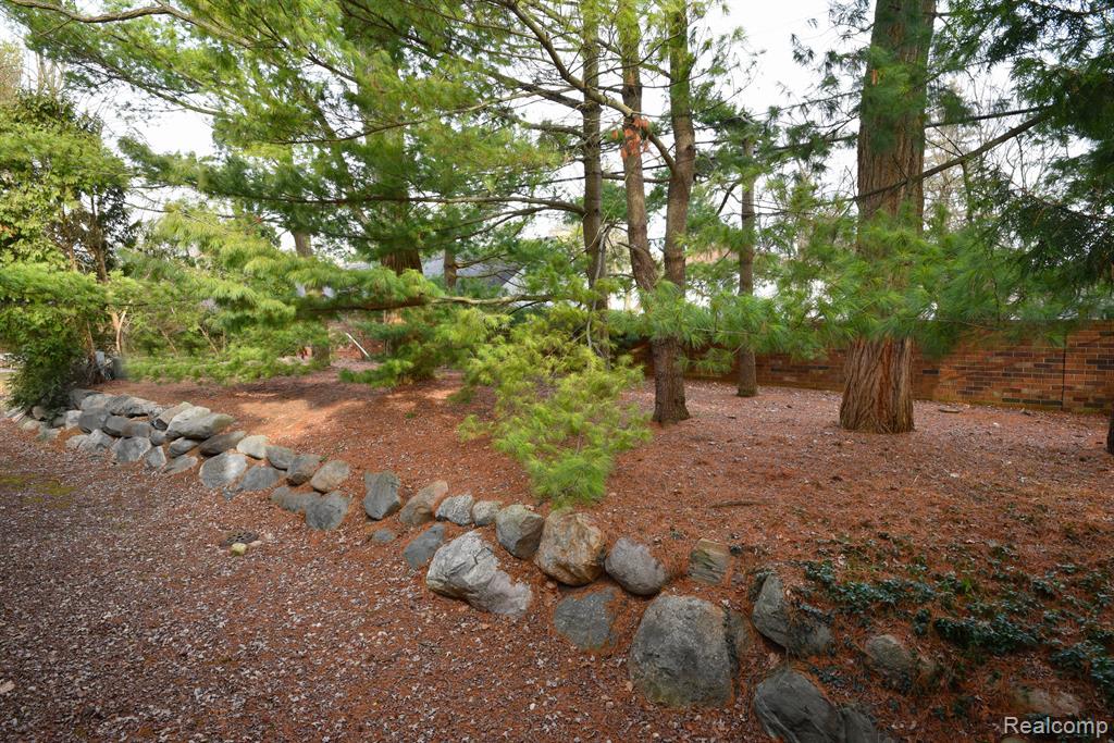 4074 Cranbrook Court, Bloomfield Hills, MI 48301 — Photo 13
