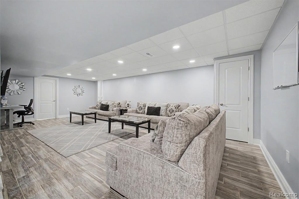 816 N Beech Daly Road, Dearborn Heights, MI 48127 — Photo 27