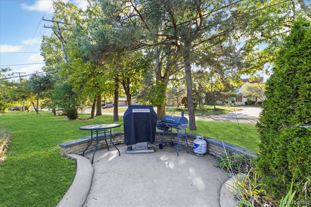 28791 Sunset Boulevard W, Lathrup Village, MI 48076 — Photo 63