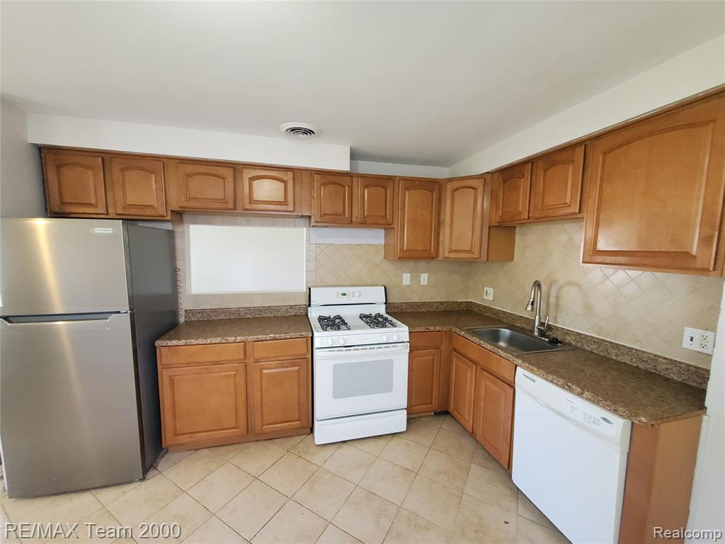 5637 MERRICK Street, Dearborn Heights, MI 48125 — Photo 7