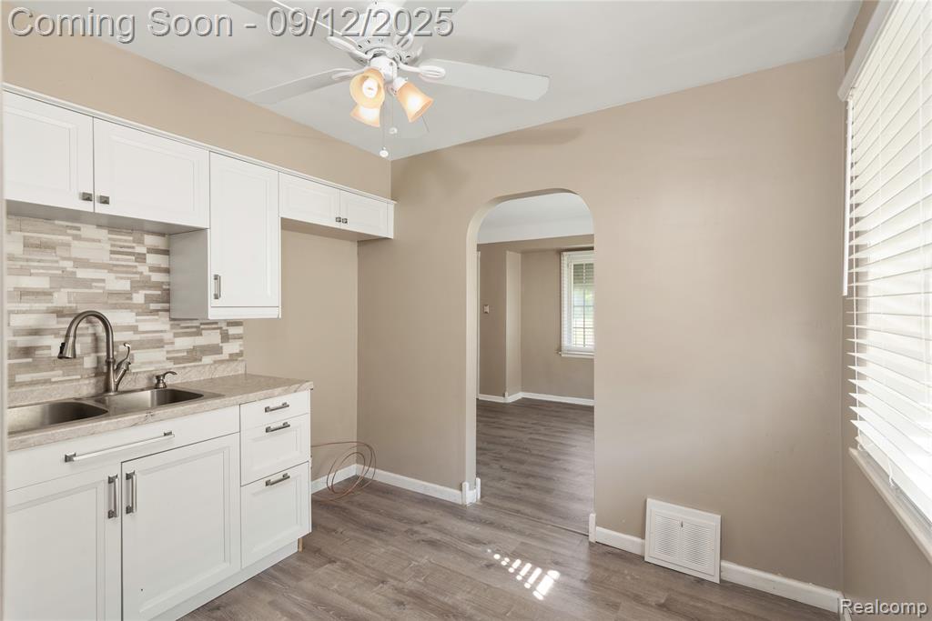 726 E Parkway Avenue, Flint, MI 48505 — Photo 8