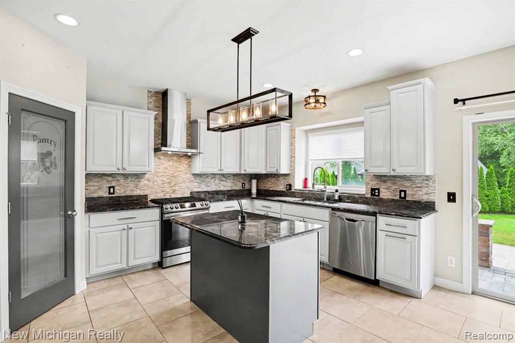 46161 S Manitou Court, Utica, MI 48317 — Photo 9