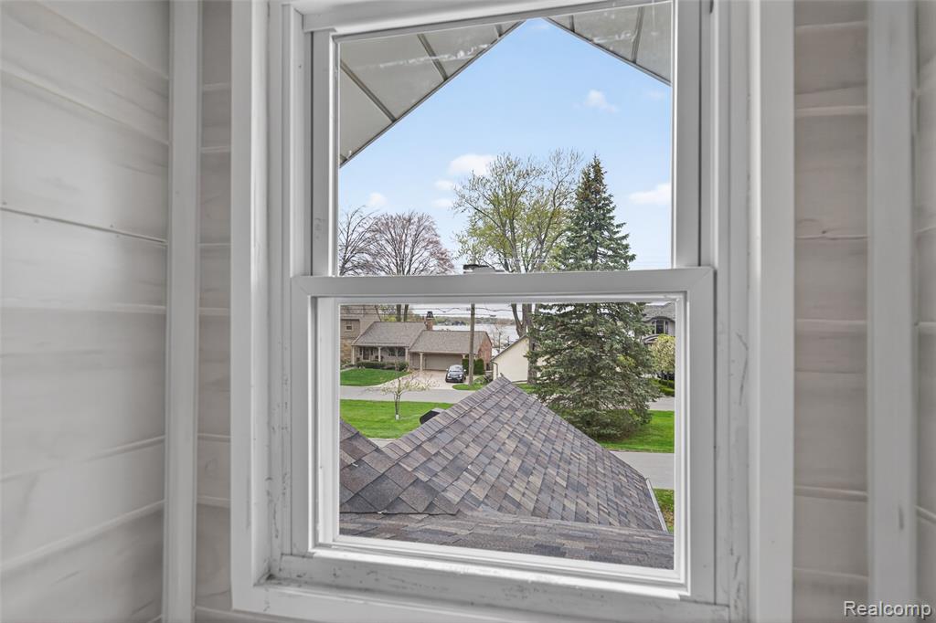 1430 Benvenue Street, Sylvan Lake, MI 48320 — Photo 32