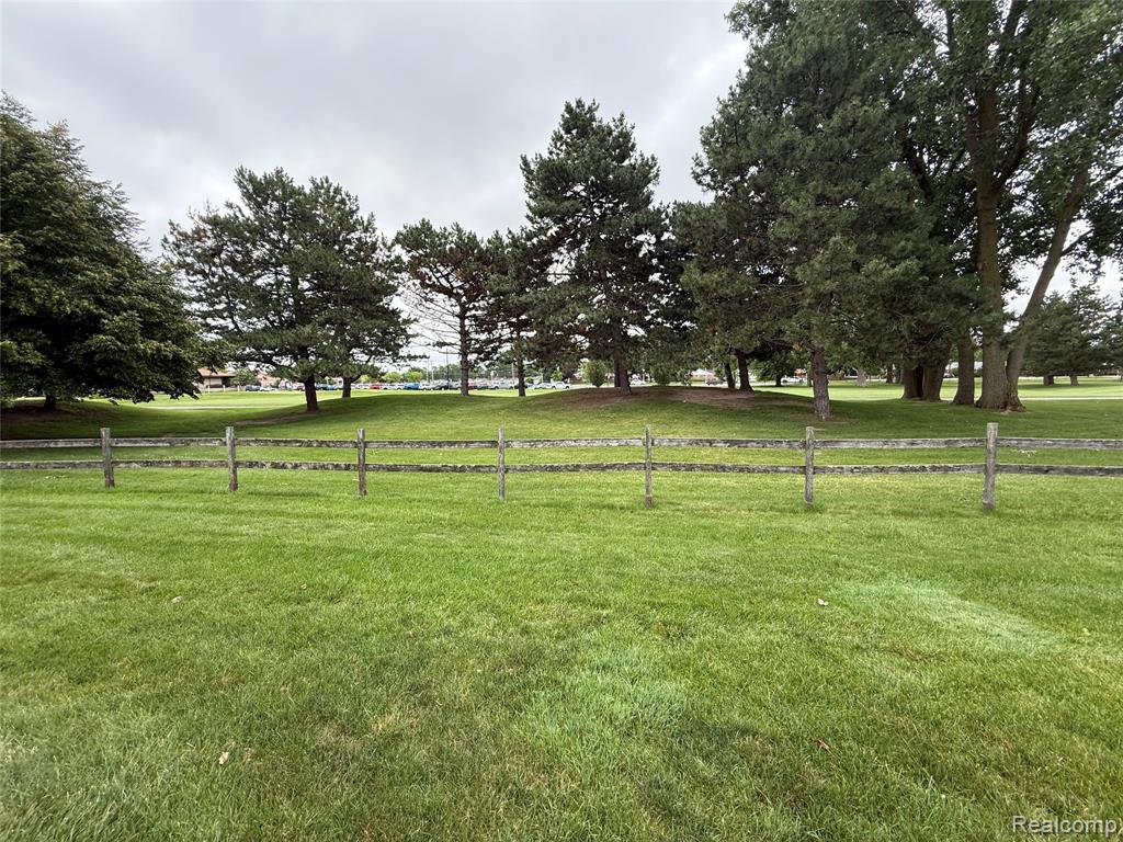 730 Country Club Dr Drive, 36, Saint Clair Shores, MI 48082 — Photo 8