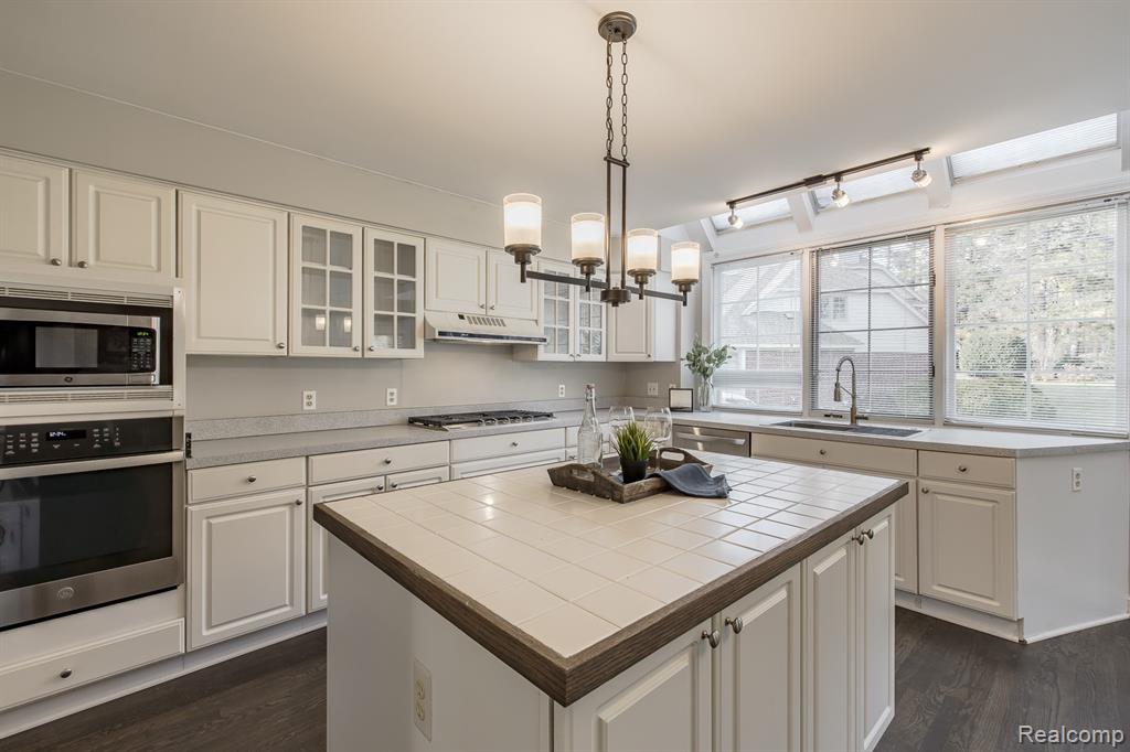 6351 Cherry Tree Court, Rochester Hills, MI 48306 — Photo 27