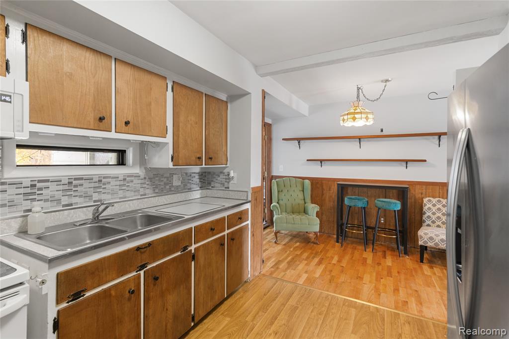 830 Westwood Drive, Fenton, MI 48430 — Photo 6