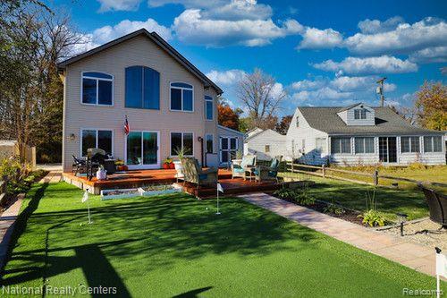 8819 Lagoon, Brighton, MI 48116