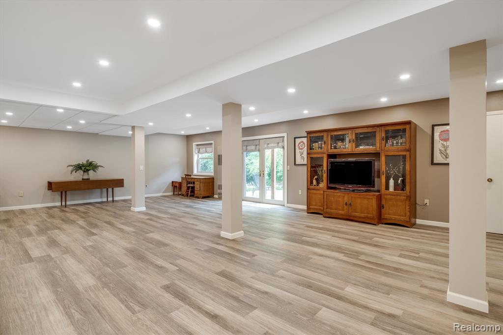 719 TEN POINT Drive, Rochester Hills, MI 48309 — Photo 28