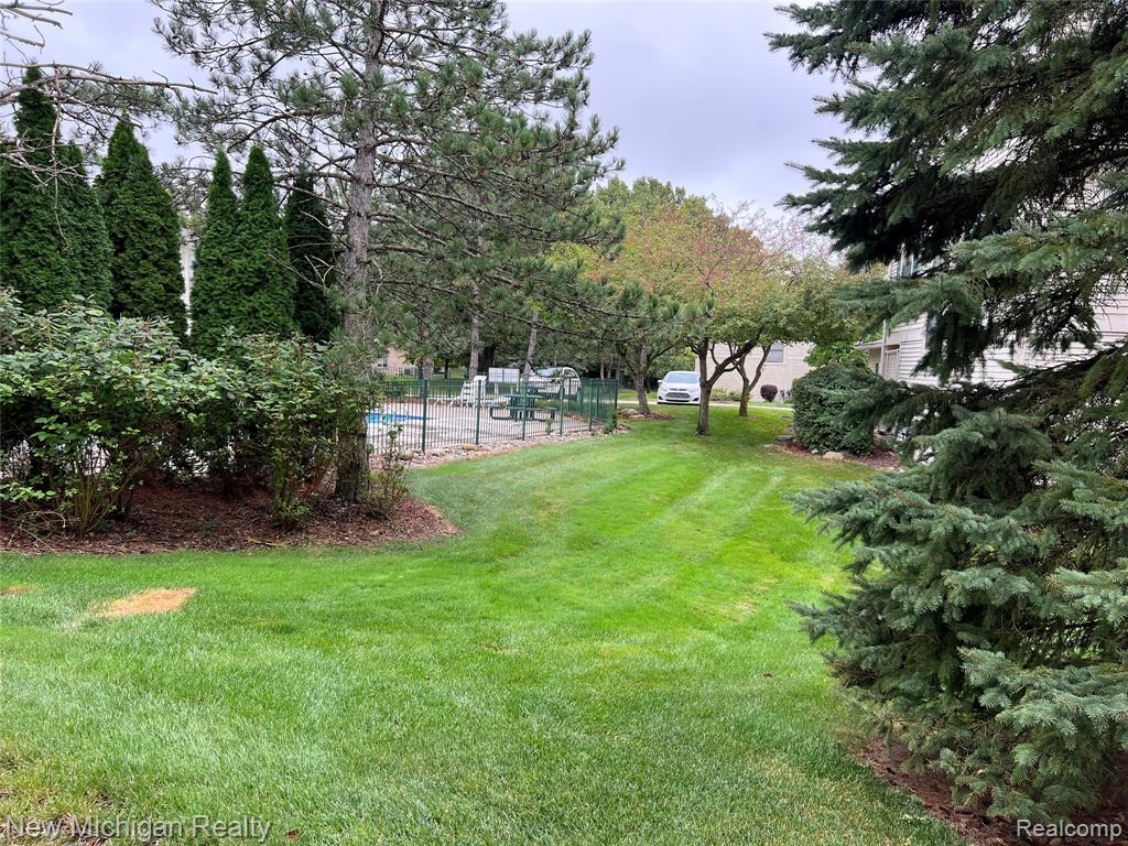 5658 DRAKE HOLLOW Drive E, West Bloomfield, MI — Photo 40