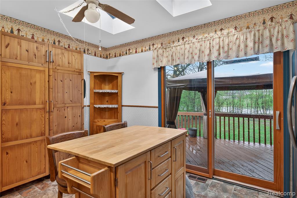 8360 Arlis Street, Commerce Twp, MI 48382 — Photo 26