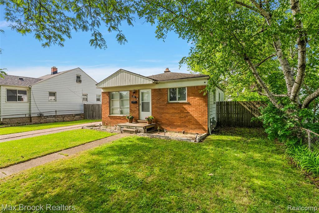 41 E Madge Avenue, Hazel Park, MI 48030 — front exterior
