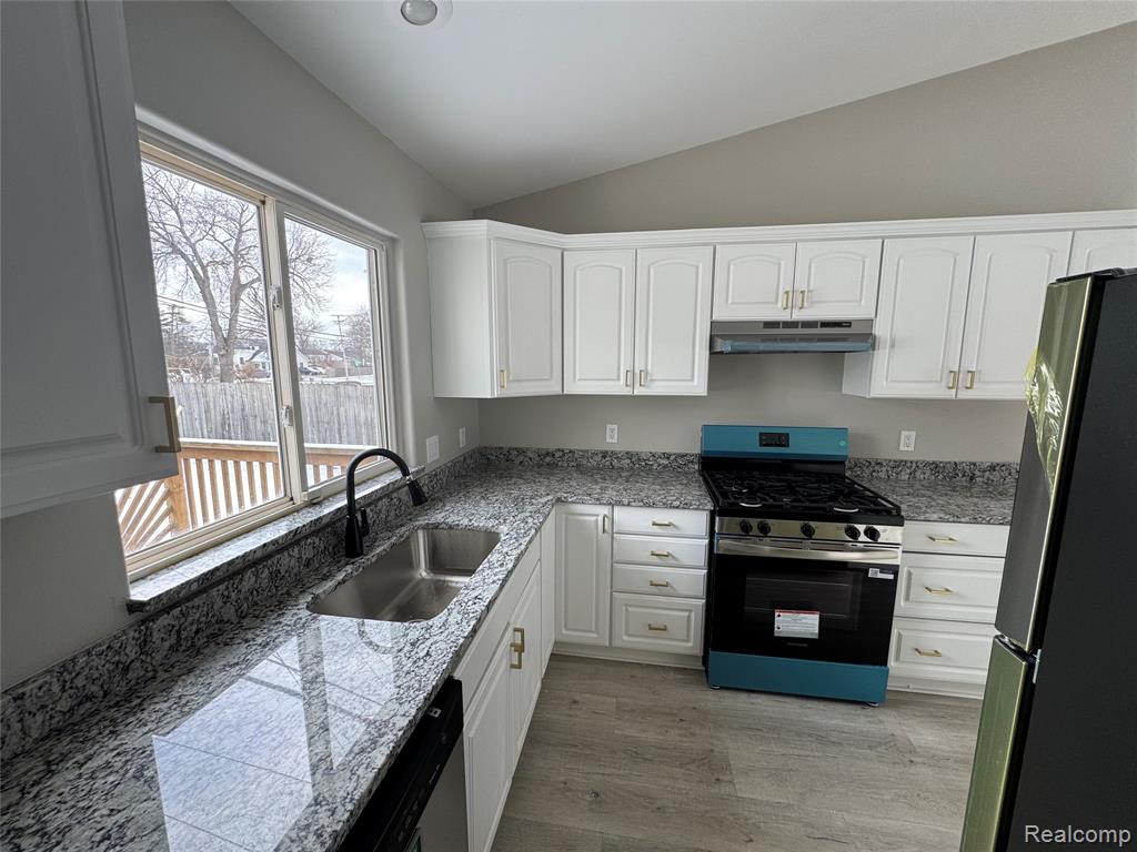 976 Ledyard Street, Waterford, MI 48328 — Photo 3