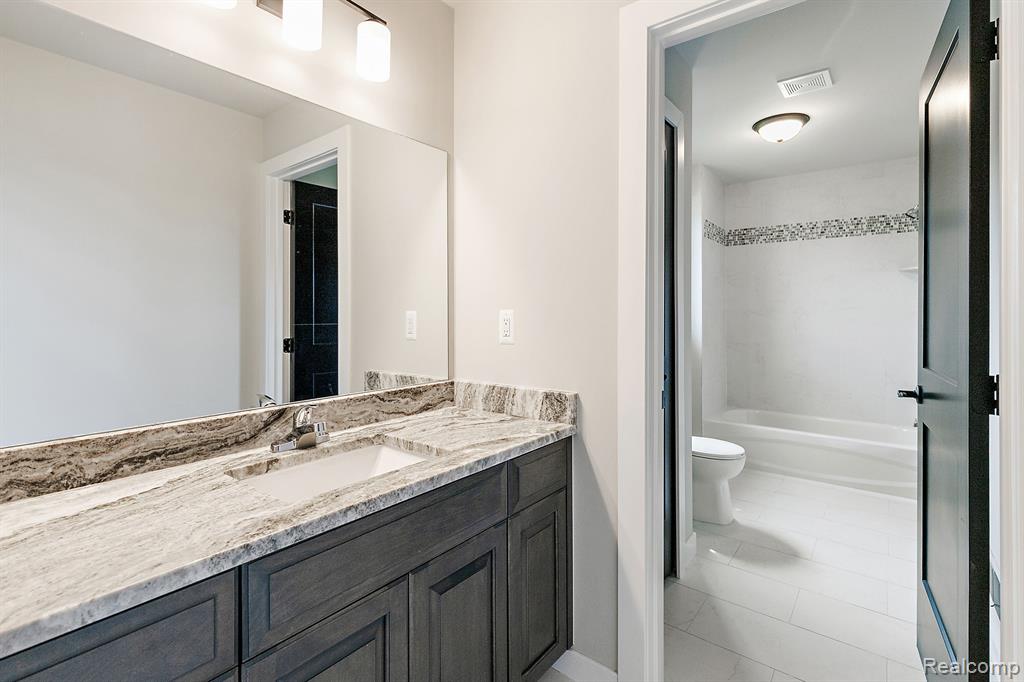 45190 TWIN RIVER Drive, Macomb, MI 48044 — Photo 46