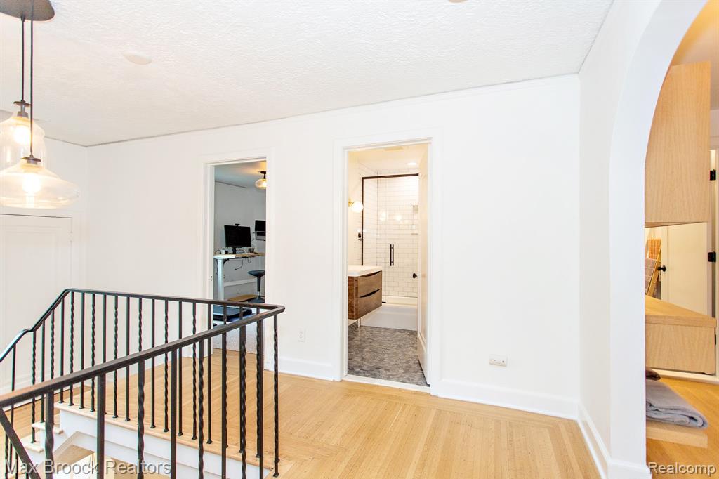 26008 Pembroke Road, Huntington Woods, MI — Photo 36