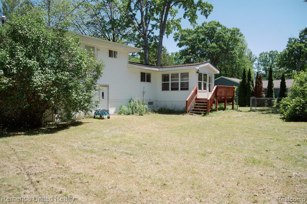 509 COLLINGWOOD Street, Houghton Lake, MI 48629 — Photo 17
