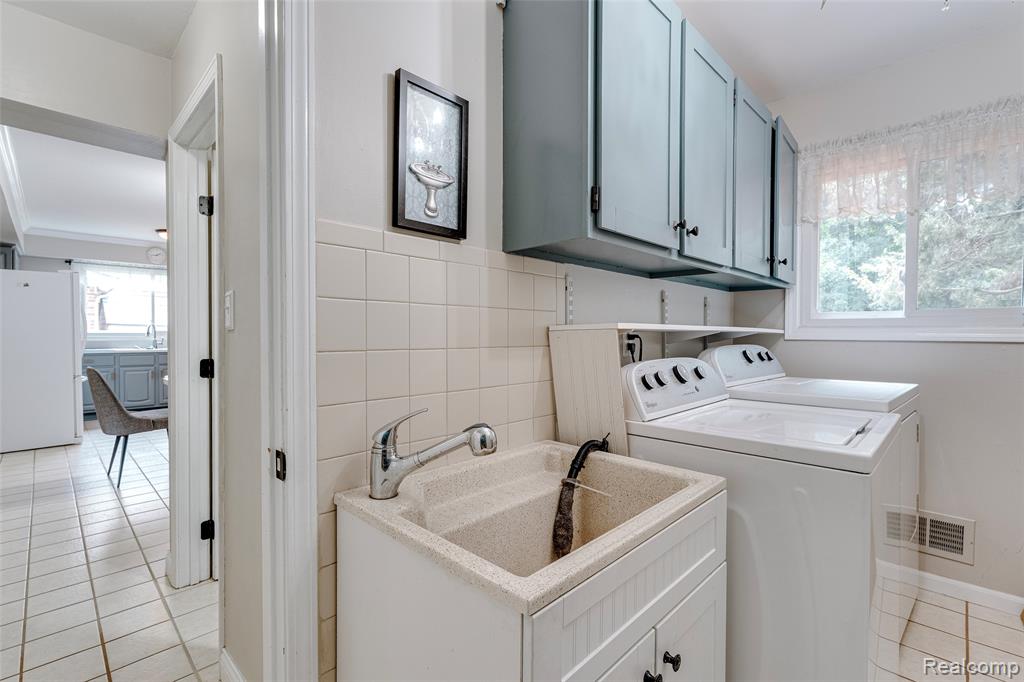 44827 Leslie Lane, Canton, MI 48187 — Photo 24