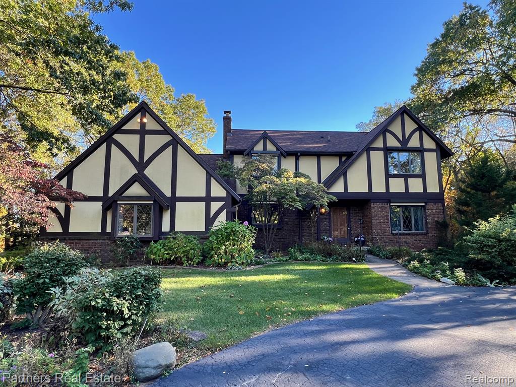 5618 Mountain Road, Brighton, MI 48116 — front exterior