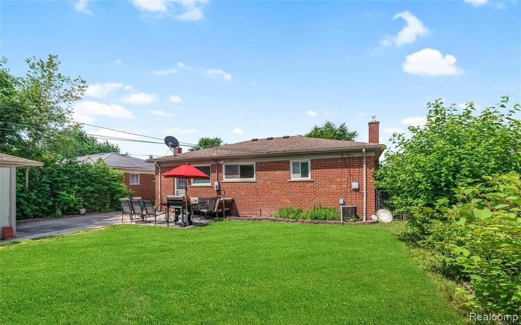 8484 BERWYN Street, Dearborn Heights, MI 48127 — Photo 20