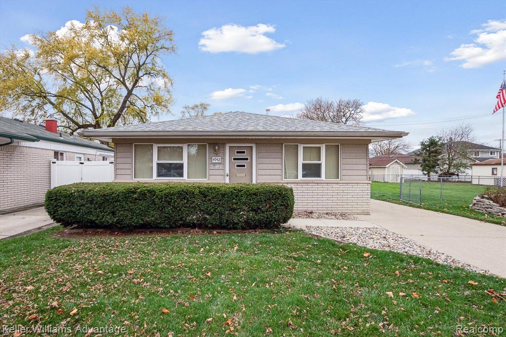 4942 HARDING Street, Dearborn Heights, MI 48125 — Photo 32