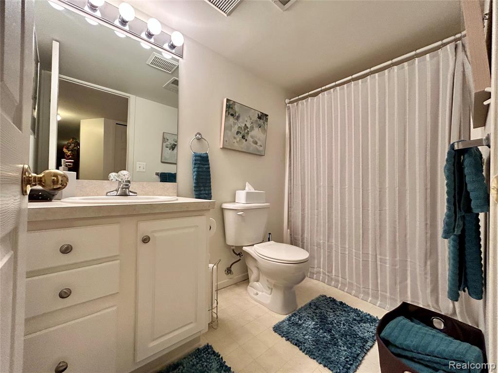9545 Woodside Circle, Grand Blanc, MI 48439 — Photo 23