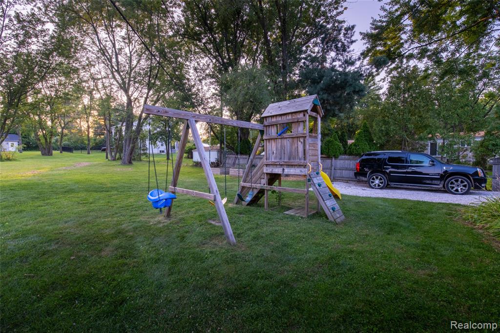 6655 Norton Drive, Troy, MI 48085 — Photo 21