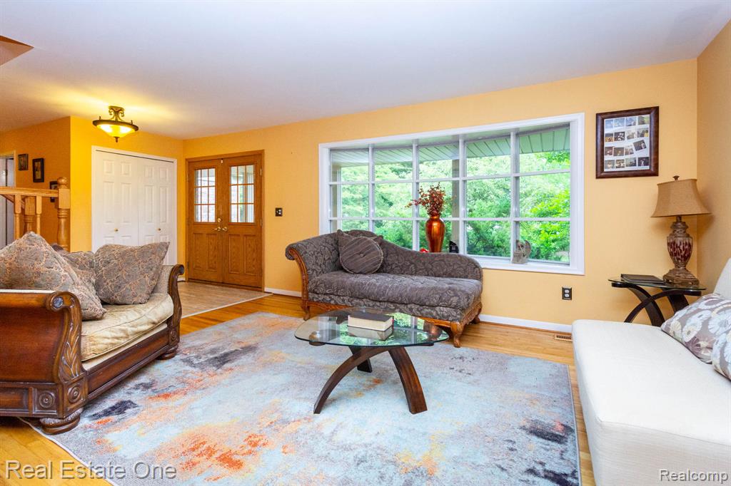 6011 Walker Drive, Troy, MI 48085 — Photo 13