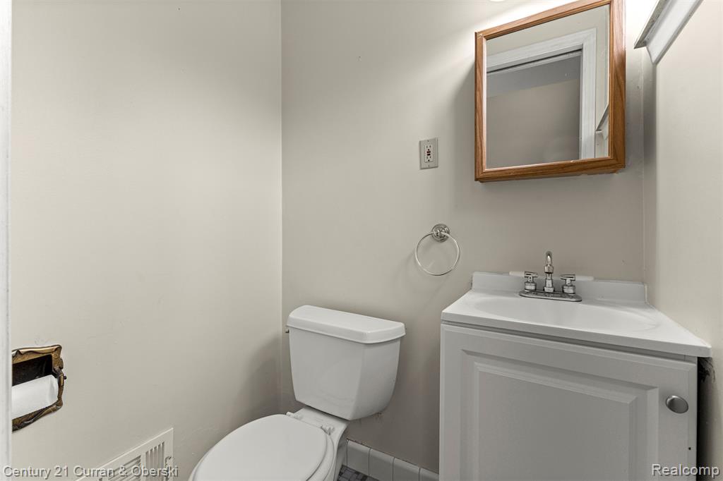 6701 ROSEMARY Street, Dearborn Heights, MI 48127 — Photo 9