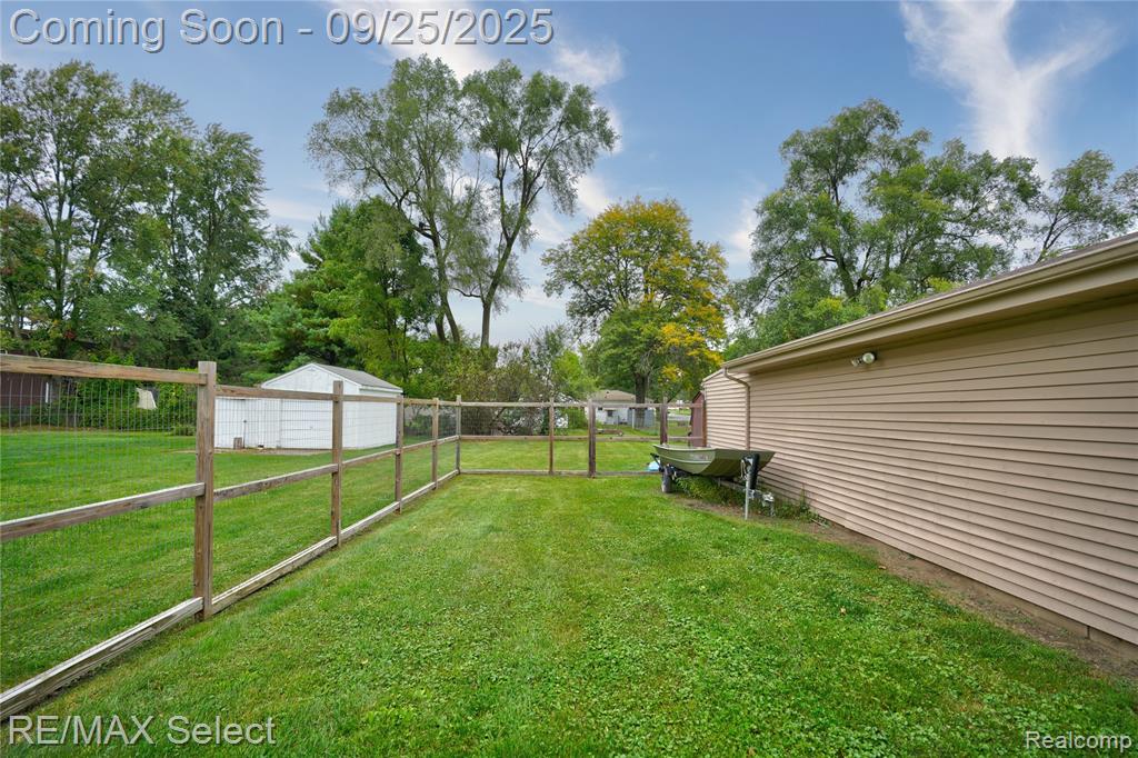 6237 E Atherton Road, Burton, MI 48519 — Photo 34