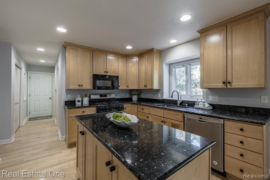 5690 White Lake Road, Clarkston, MI — Photo 19