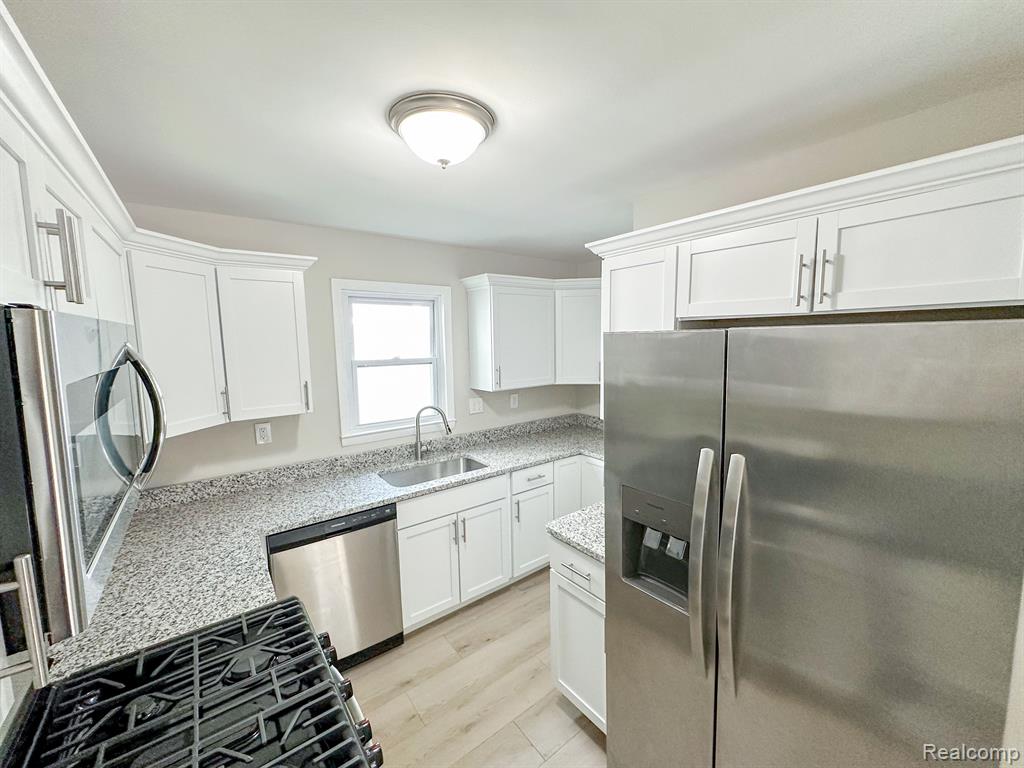 4013 CHENLOT Lane, Waterford, MI 48328 — Photo 11