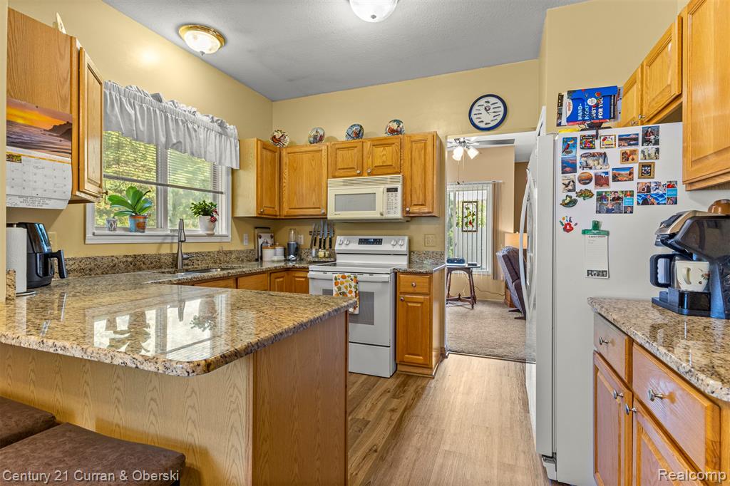 698 Ravencrest Lane, Westland, MI — Photo 8