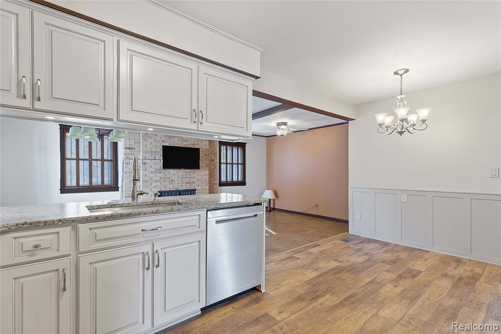 922 Canterbury Drive, Madison Heights, MI 48071 — Photo 10