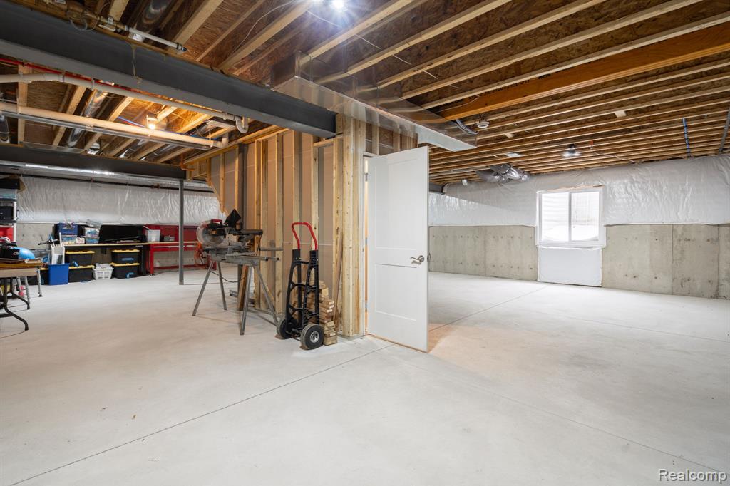 7484 Gramercy Circle, West Bloomfield, MI — Photo 41