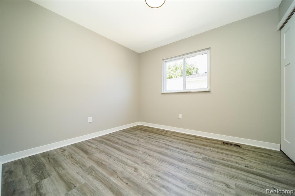 32100 Ruehle Avenue, Warren, MI 48093 — Photo 24