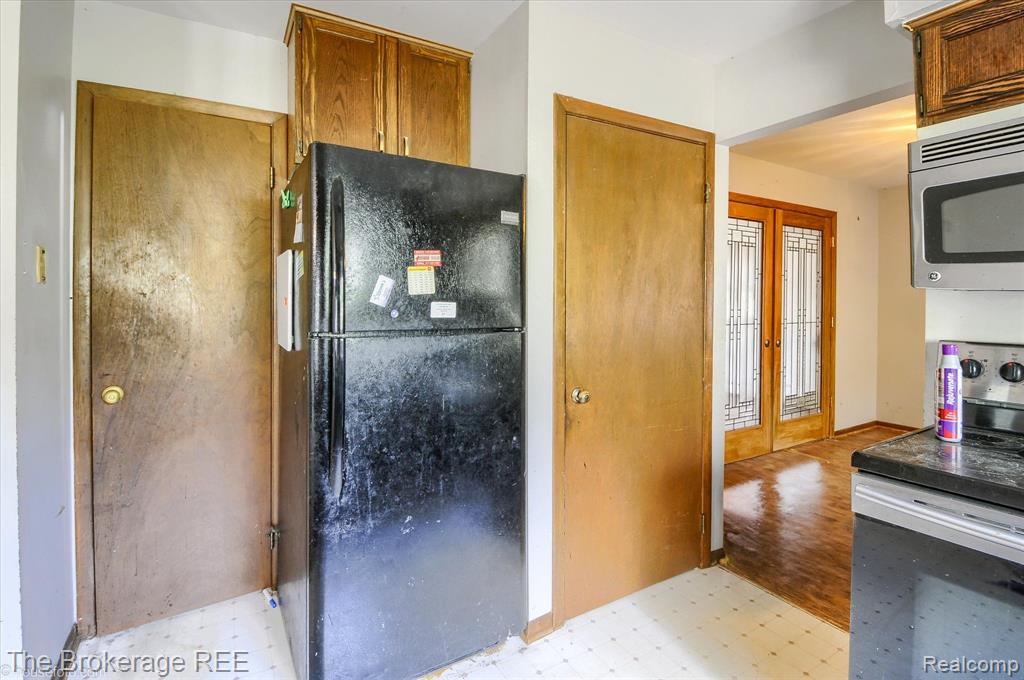 688 UPHILL Road, Milford, MI 48381 — Photo 22