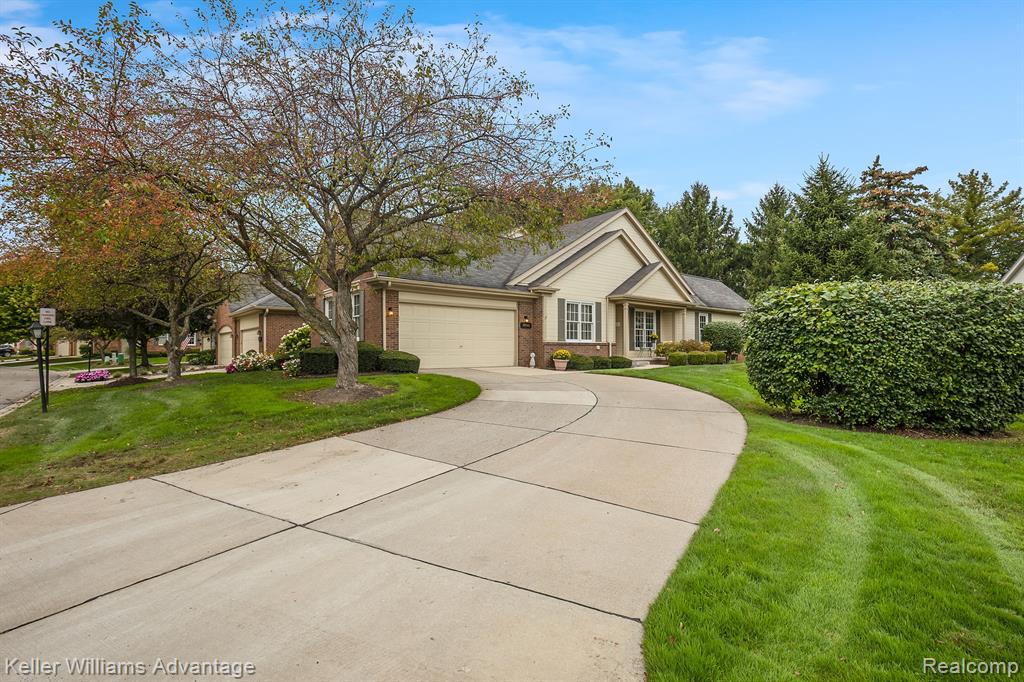 39542 VILLAGE RUN Drive, Northville, MI 48168 — Photo 2