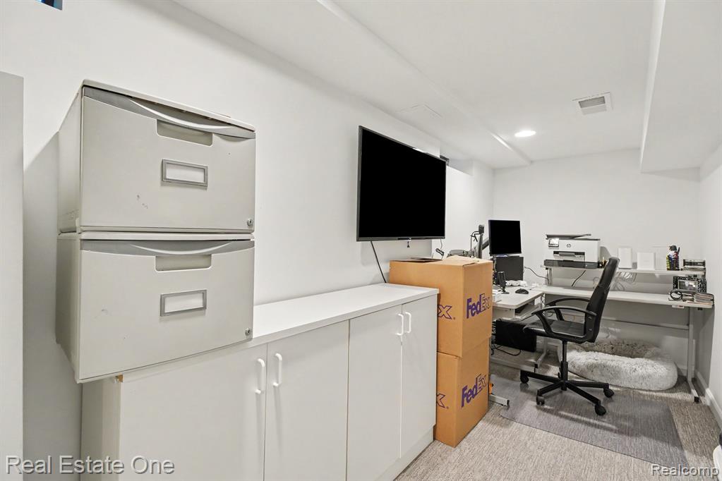 5963 Barnstable Court, West Bloomfield, MI — Photo 31
