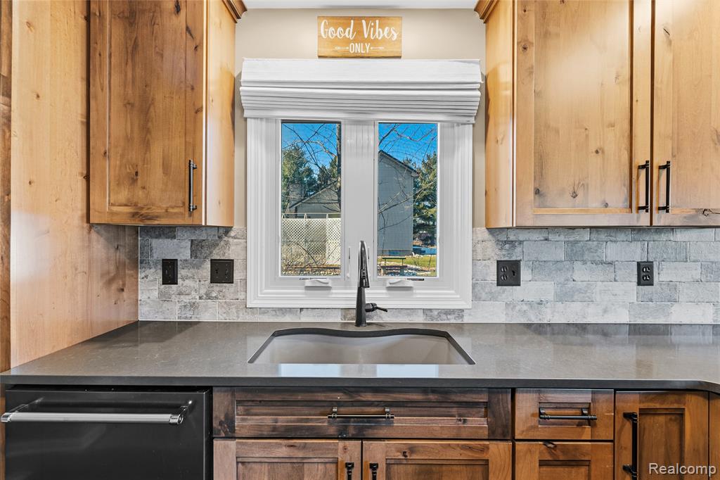 8482 Reid Road, Swartz Creek, MI 48473 — Photo 18
