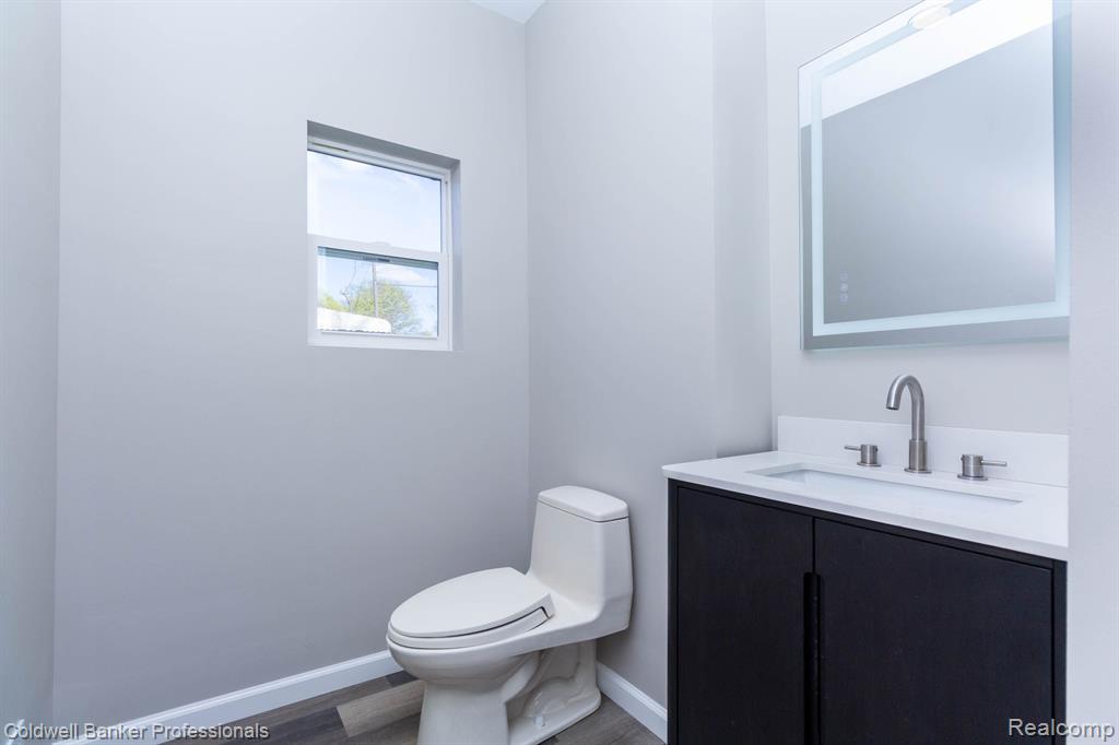 8237 PACKARD Avenue, Warren, MI 48089 — Photo 32