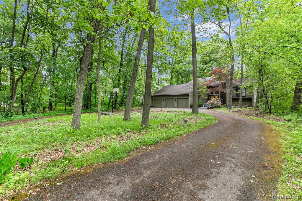5130 Whitlow Court, Commerce Twp, MI 48382 — Photo 3