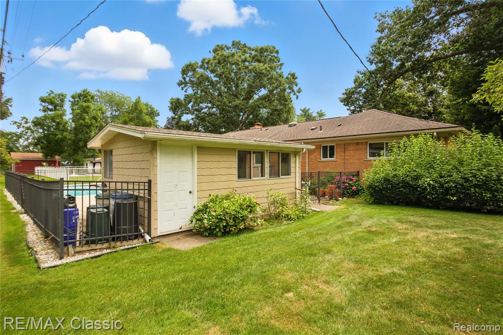 415 Booth Road, Troy, MI 48085 — Photo 40