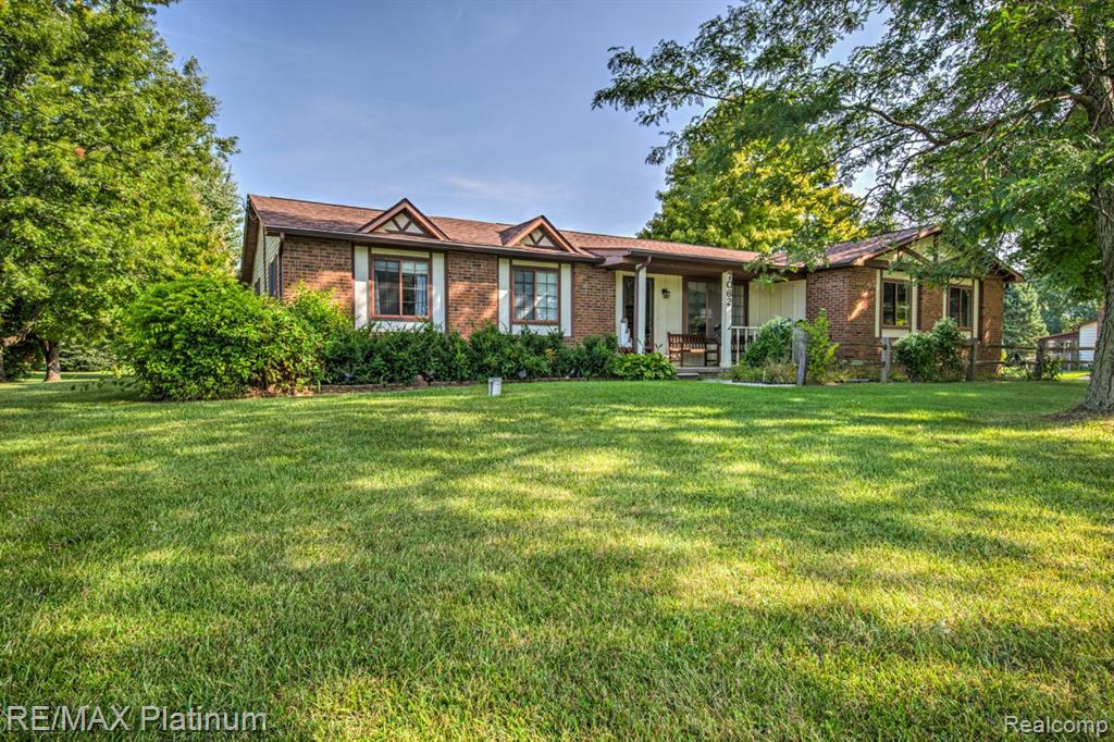 7062 South Fork Drive, Swartz Creek, MI 48473 — Photo 2