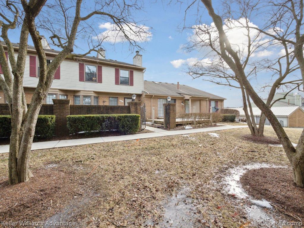 31131 COUNTRY, Farmington Hills, MI 48331 — Photo 2