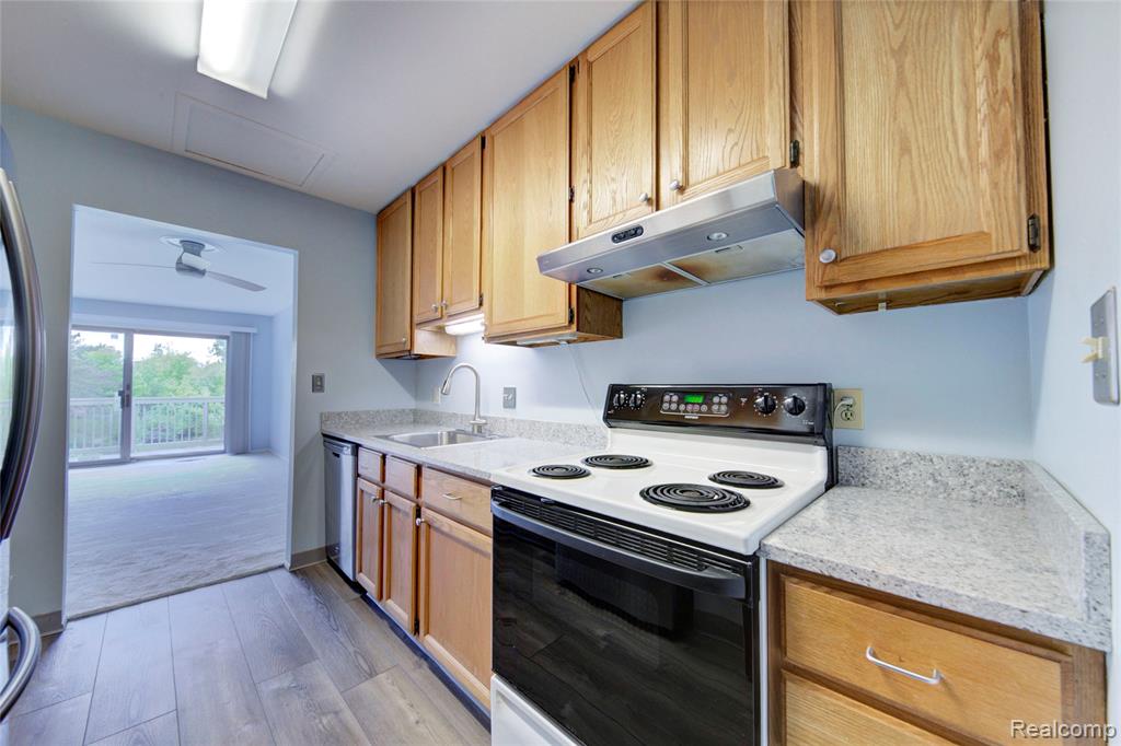 671 Watersedge Drive, Ann Arbor, MI 48105 — Photo 13